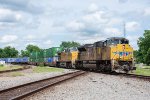 A southbound intermodal clatters across the Diamond 